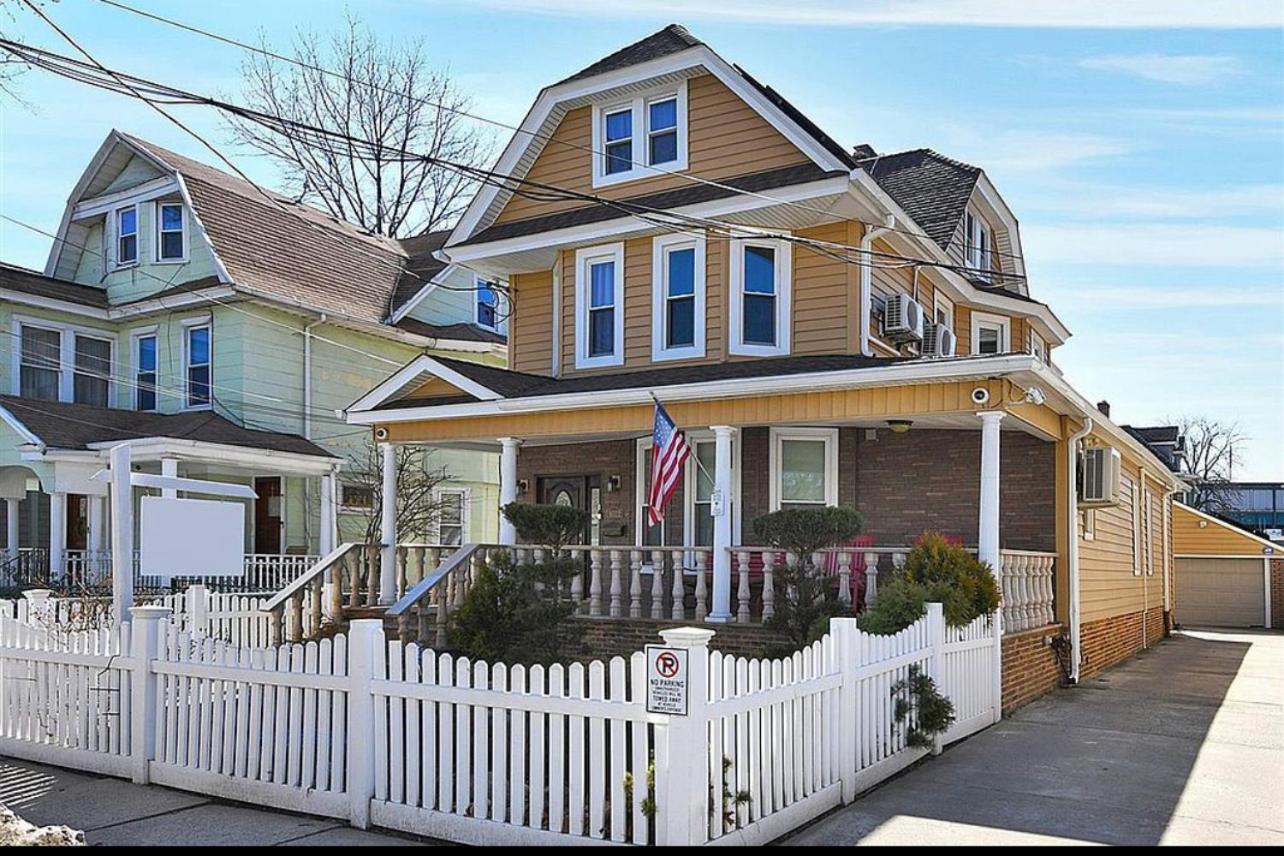 Homestay Modern & Cozy In Queens Near Train Station And Buses
