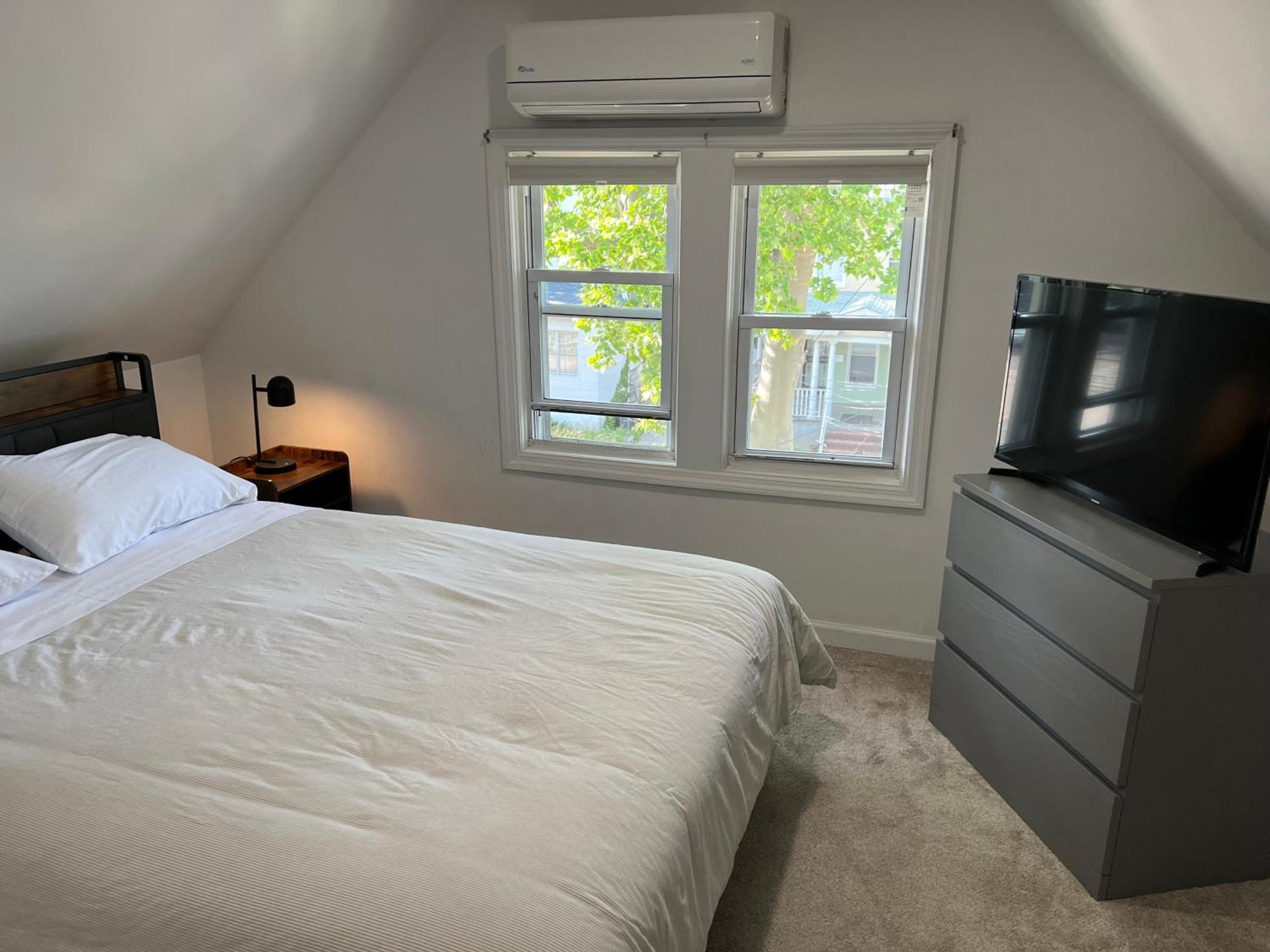 Modern & Cozy In Queens Near Train Station And Buses * New York