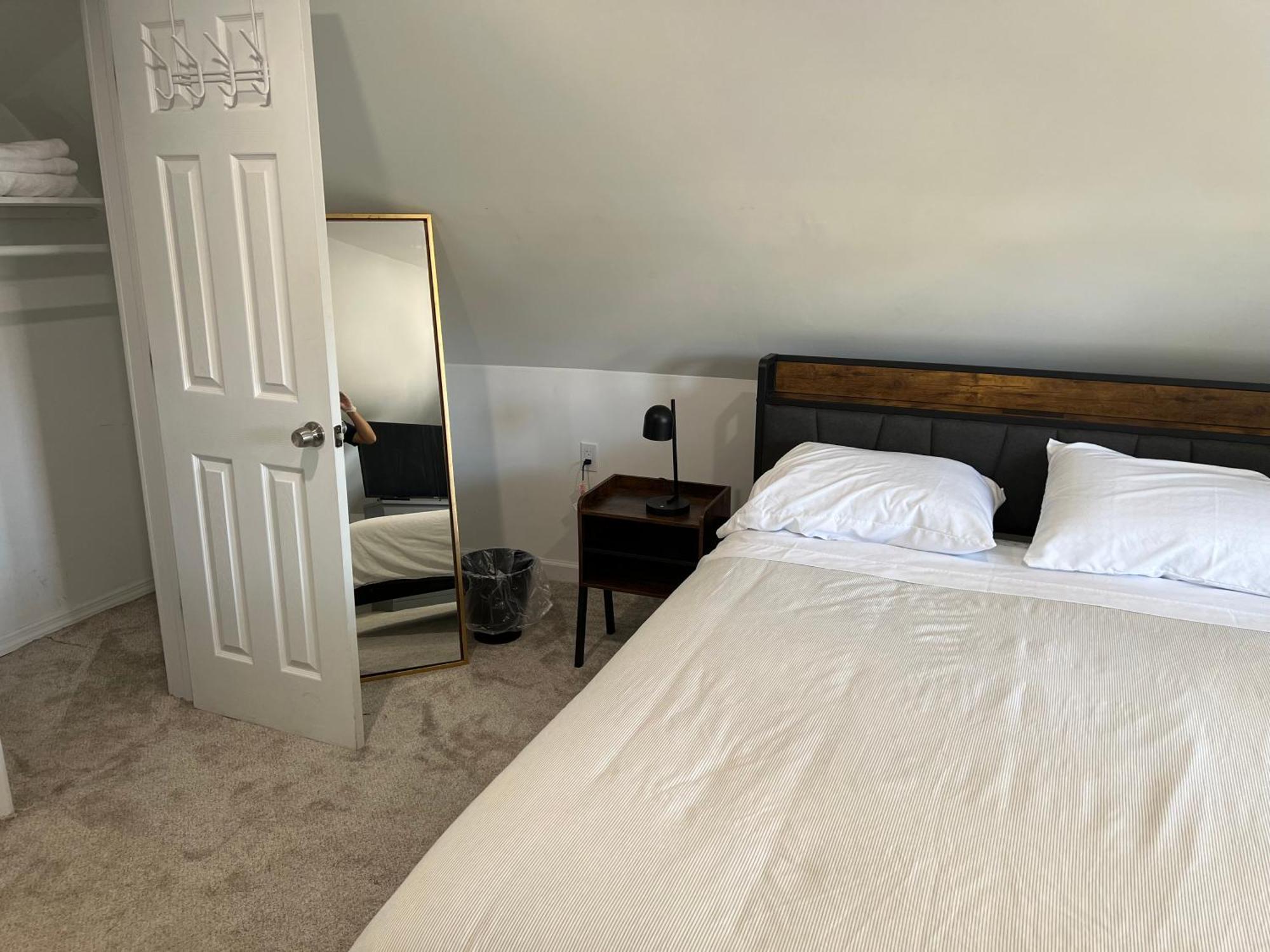 Modern & Cozy In Queens Near Train Station And Buses Homestay