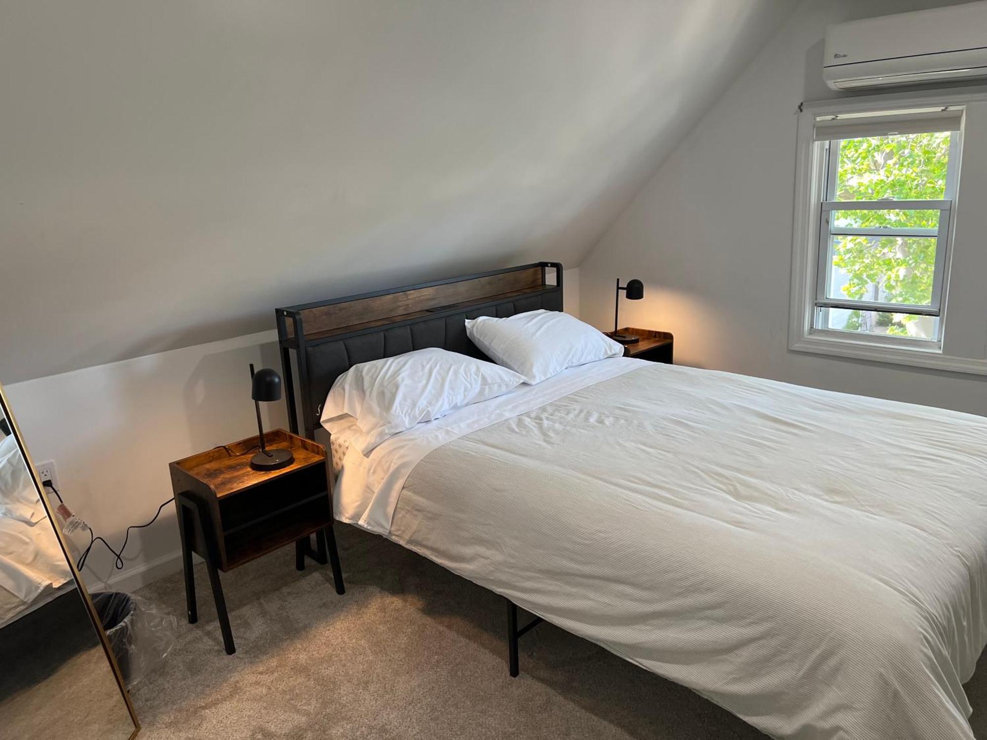 Homestay Modern & Cozy In Queens Near Train Station And Buses *